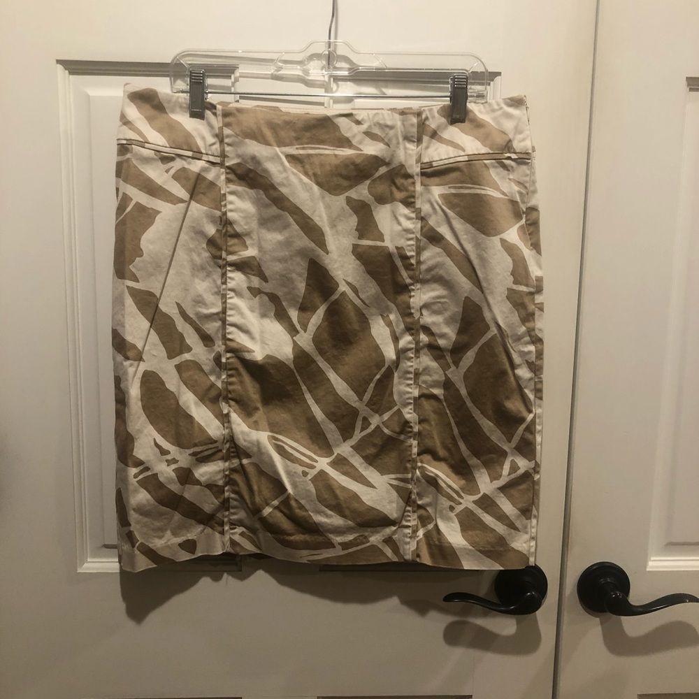 New York & Co size 14 beige skirt.